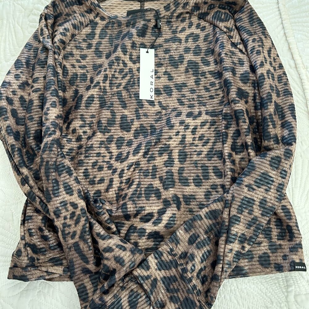 NWT Koral top